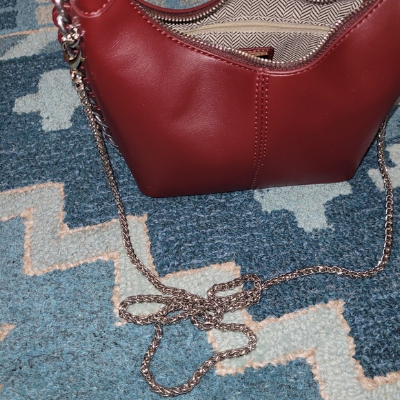 Burgundy handbag with silver hardware and chain - Picture 6 of 7